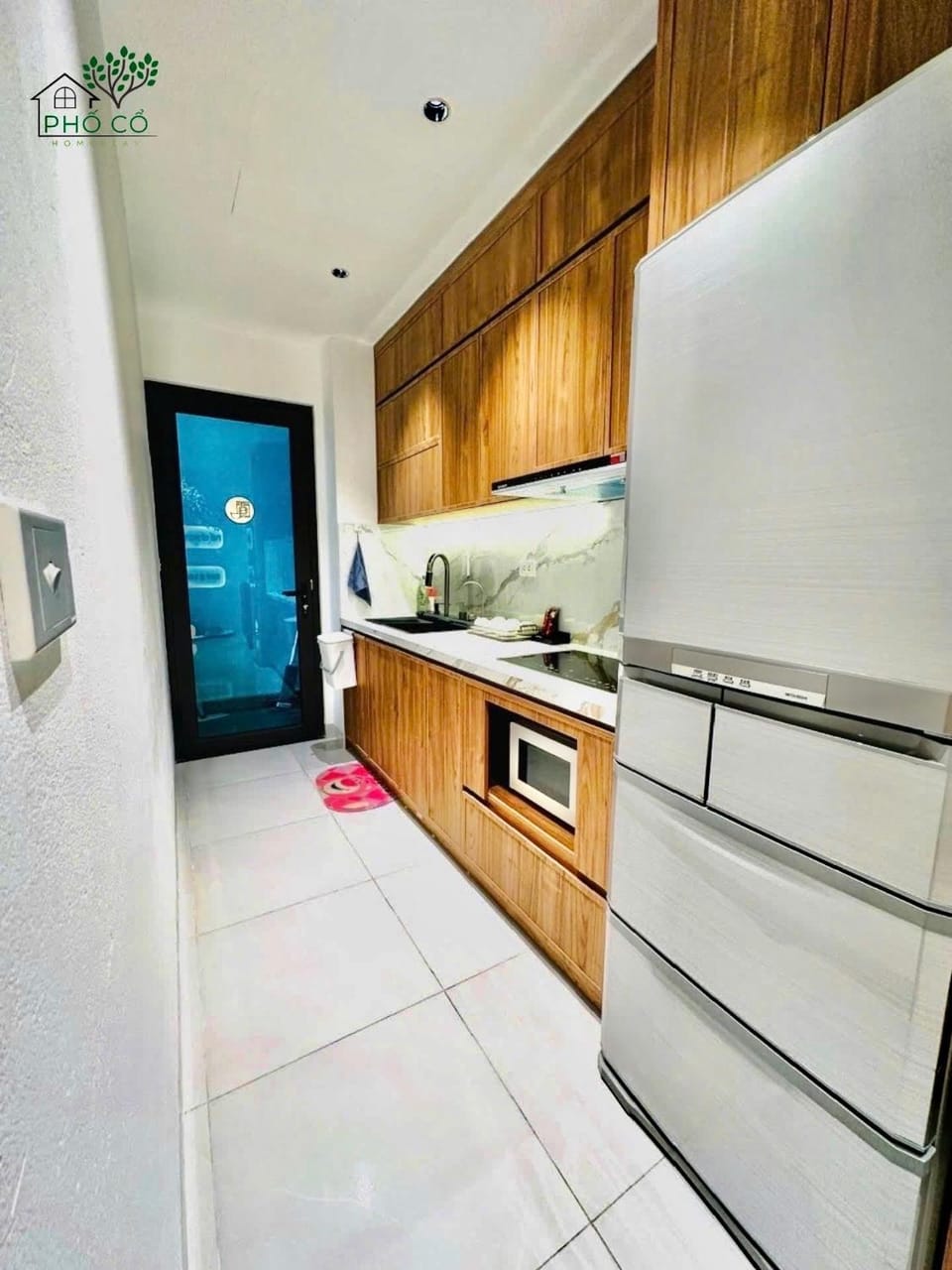 Kitchen or kitchenette, minibar, stove