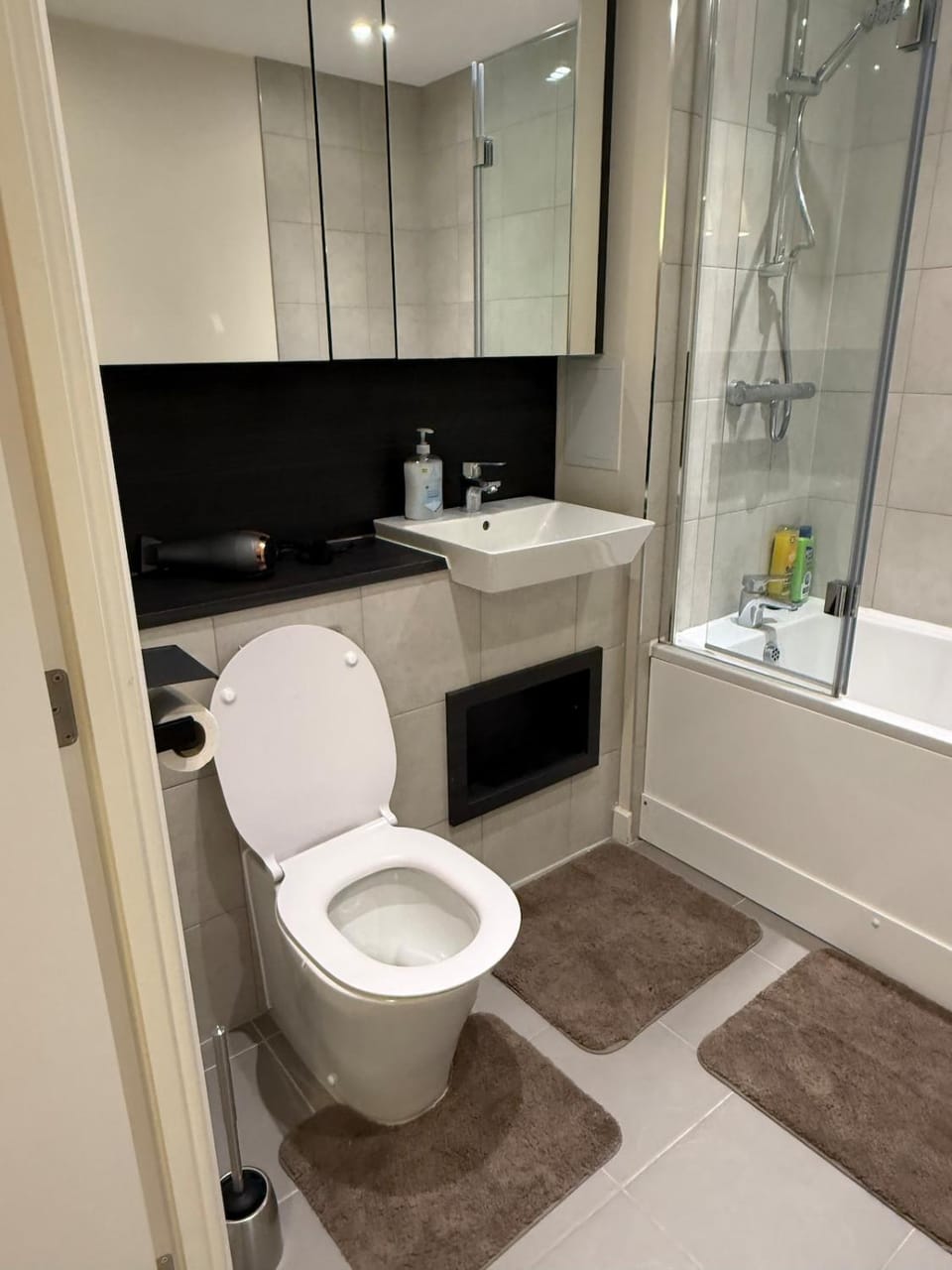 Luxury 2-Bed Flat at Wembley Park Apartment in Wembley