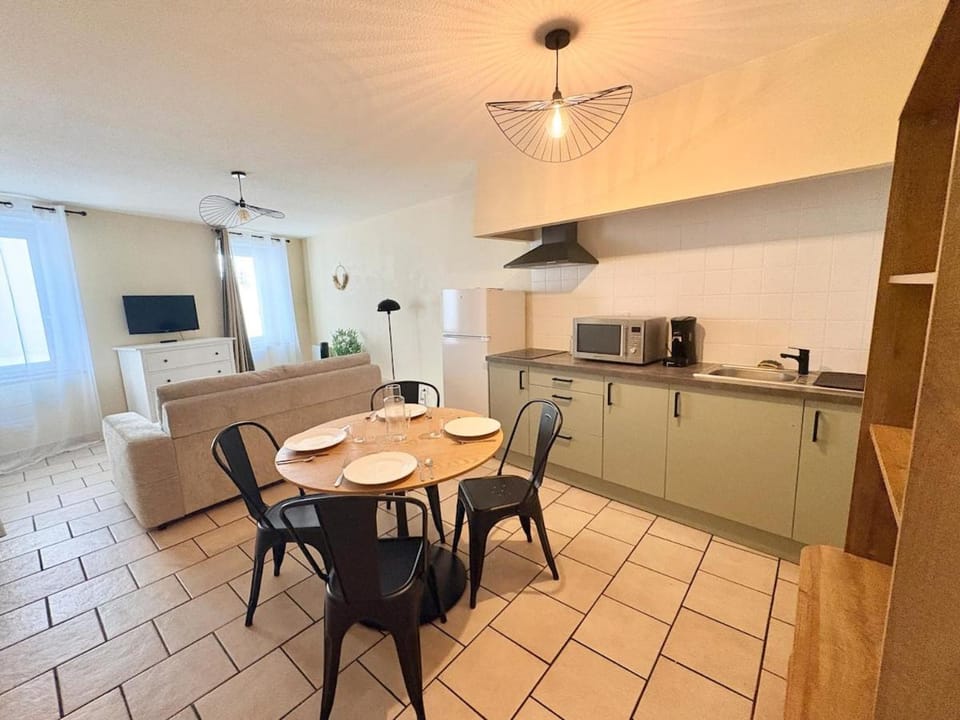 L'Auque l Appartement en Rez-de-Chaussée l Proche Place Soult Apartment in Occitanie