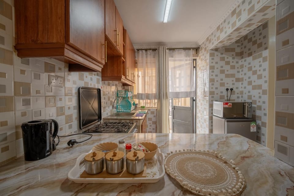 Coffee/tea facilities, Kitchen or kitchenette, Food and drinks, Dining area, Food, oven, stove, toaster