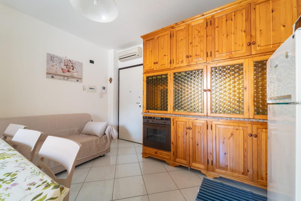 Living room, Seating area, air conditioner