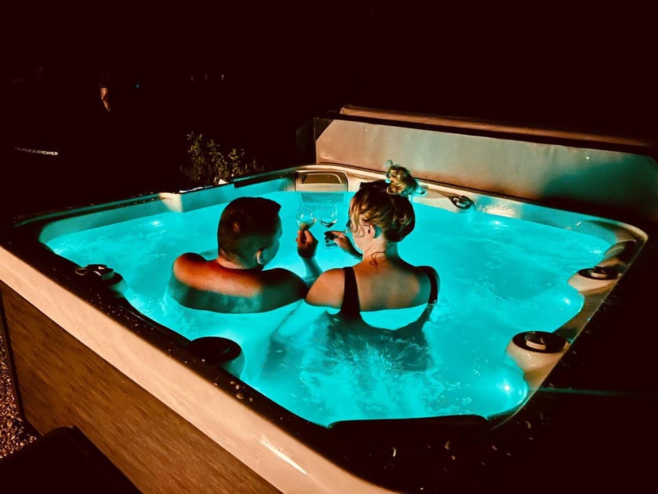 Night, People, Natural landscape, Hot Tub, group of guests