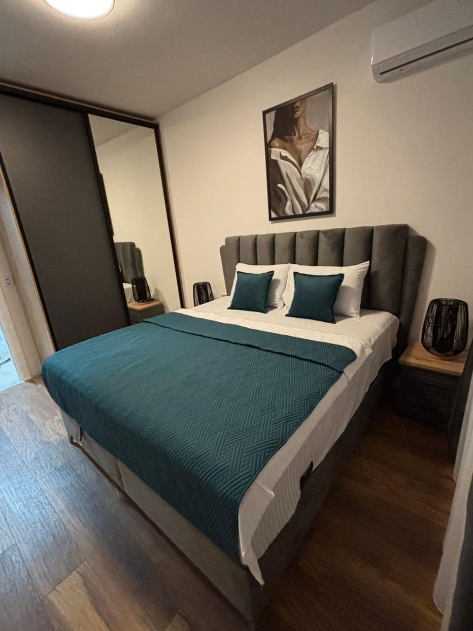 Bed, Photo of the whole room, Bedroom, air conditioner