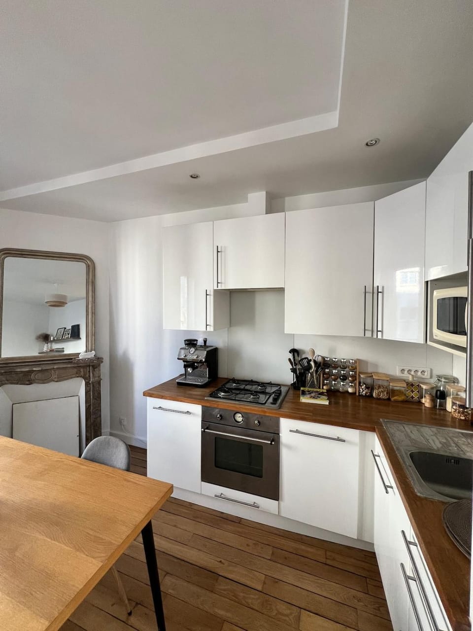 Appartement de 2 chambres situé à 3 minutes du métro comprenant une cuisine équipée, lave-linge et Wi-Fi haut débit Apartment in Montrouge