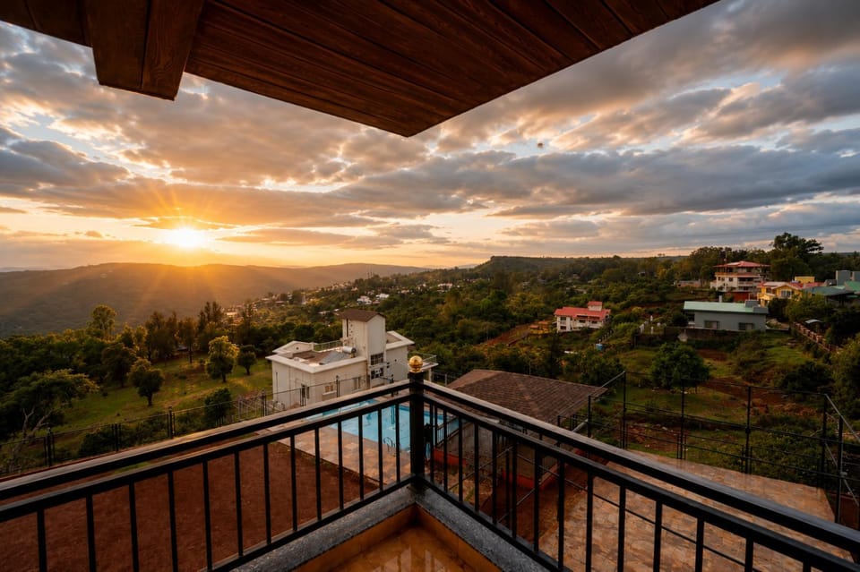 Day, Natural landscape, View (from property/room), Balcony/Terrace, Mountain view, Pool view, Swimming pool, Sunrise, Sunset