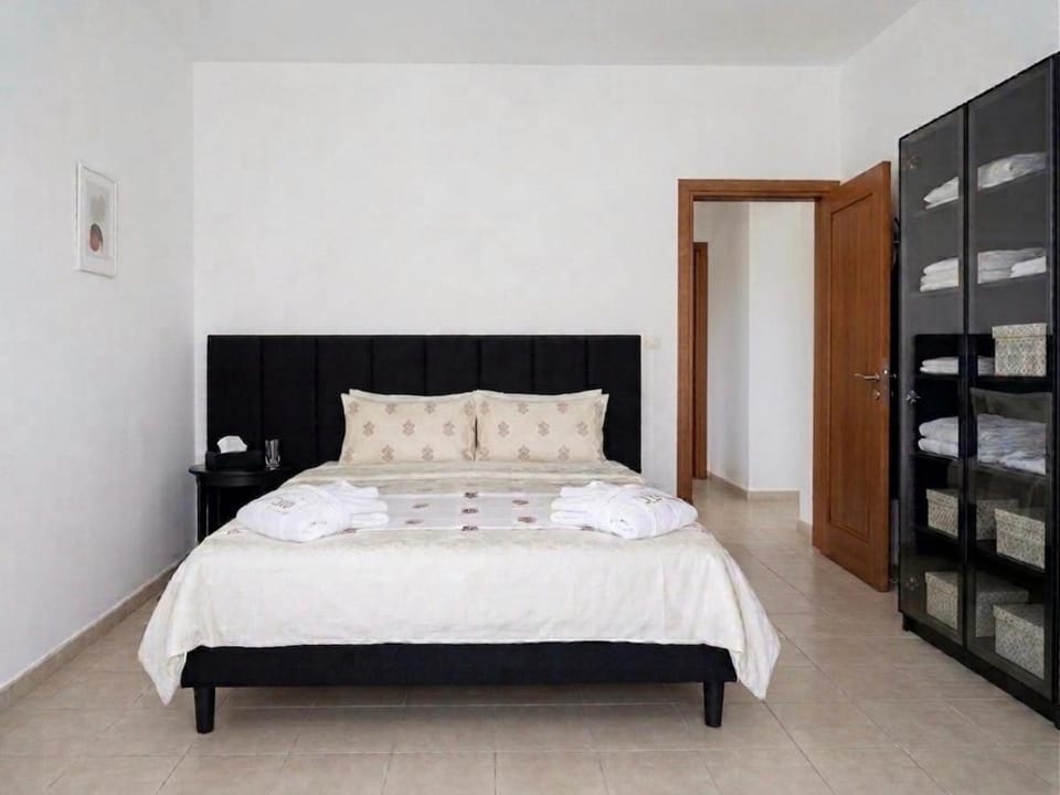 למרגלות האמונה House in North District