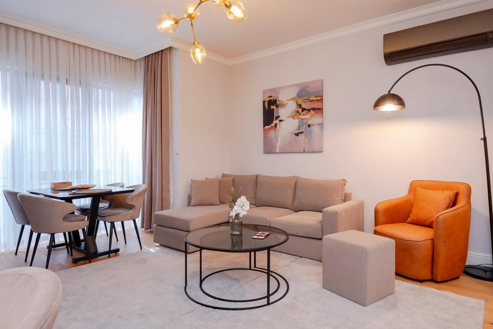 One-Bedroom Suite in New Managed Residence - Secure Building with Elevator- 2 min to Taksim Central Location Apartment in Istanbul