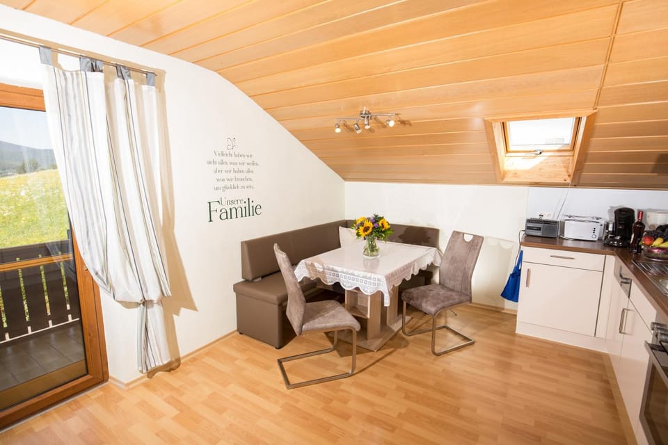 Kitchen or kitchenette, Seating area, Dining area