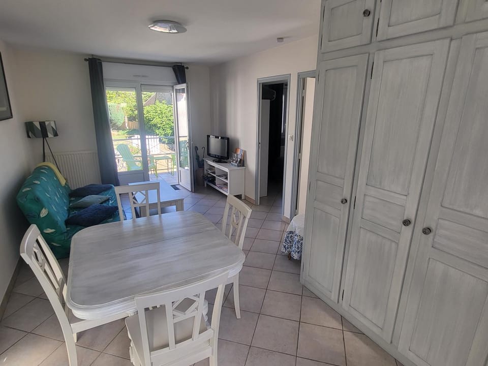 TV and multimedia, Dining area, wardrobe