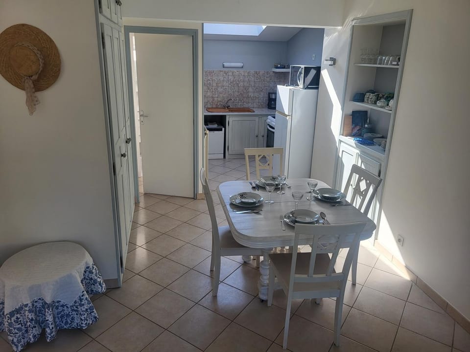 Kitchen or kitchenette, Living room, Dining area, dishwasher, oven, stove