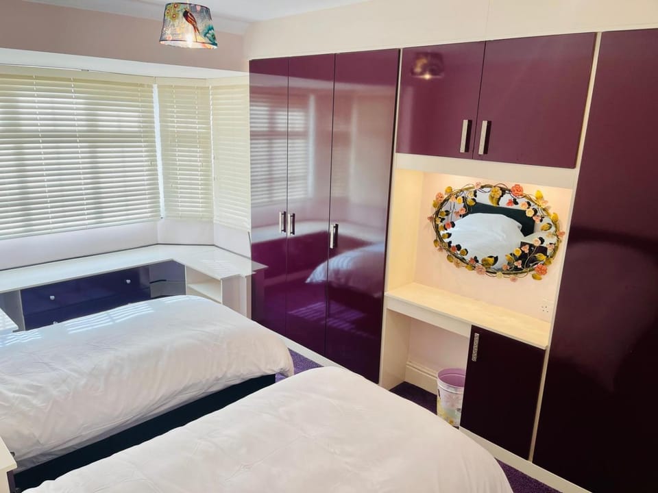 Bedroom, wardrobe