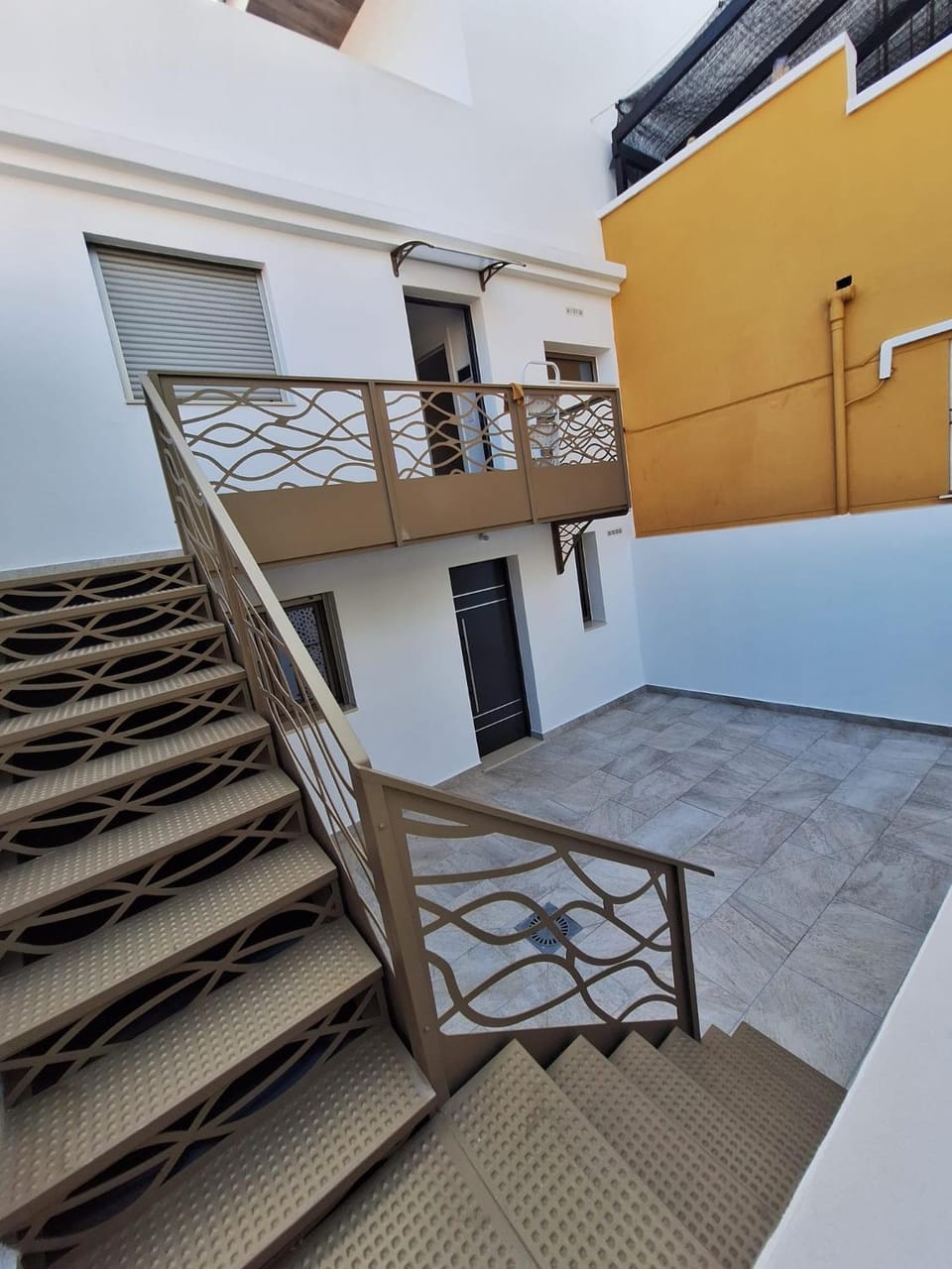 Patio, Facade/entrance