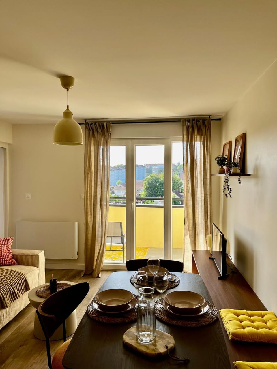 Seating area, Dining area