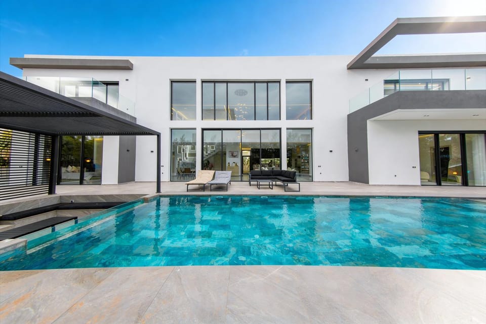 Property building, Swimming pool