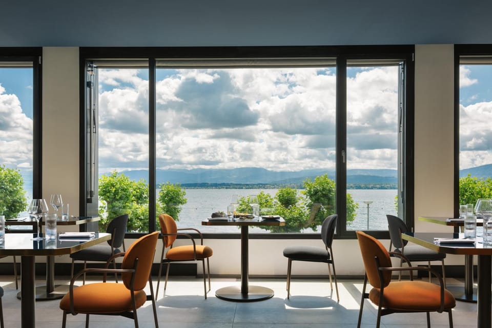 Restaurant/places to eat, Lake view