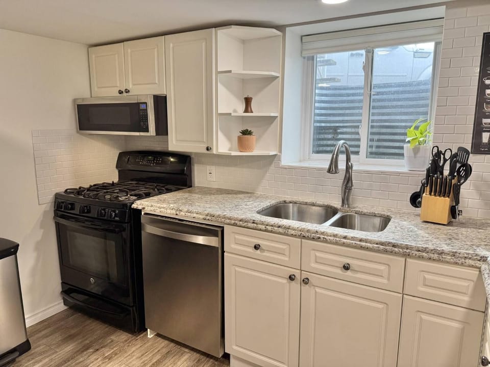 microwave, oven, kitchen