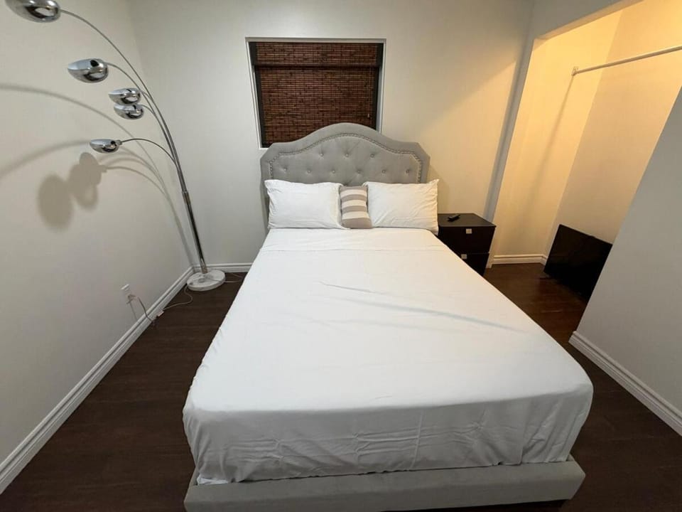 Cozy 2-Bedroom Basement Suite in East Windsor Apartment in Windsor