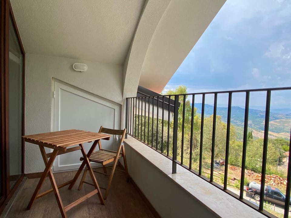 Day, Natural landscape, Balcony/Terrace