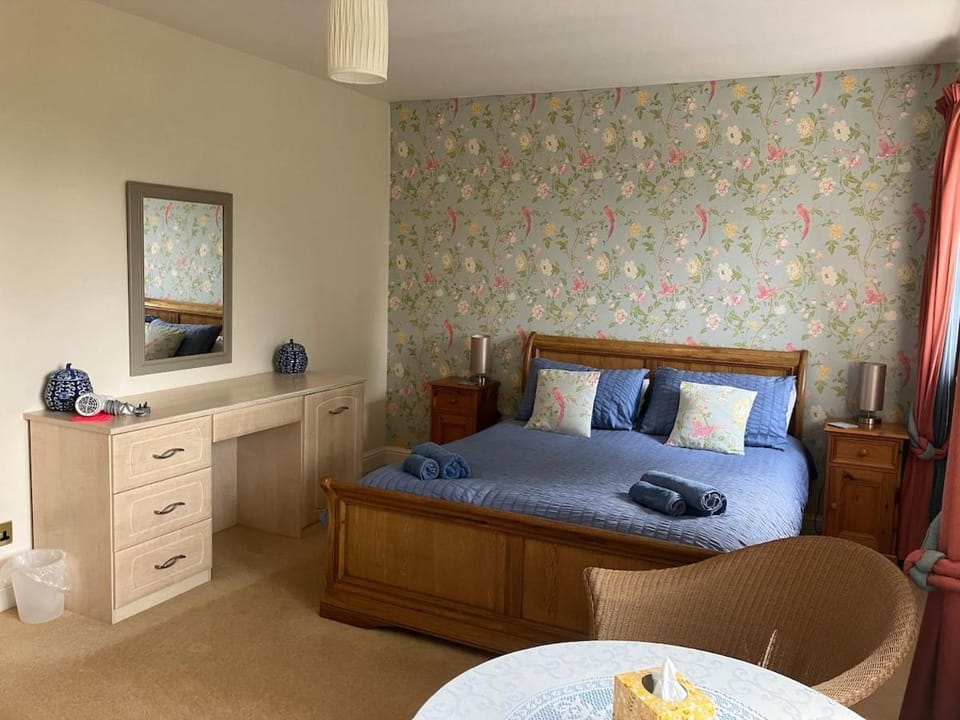 Bury Spacious, self-contained Annexe near M66 Apartment in Bury