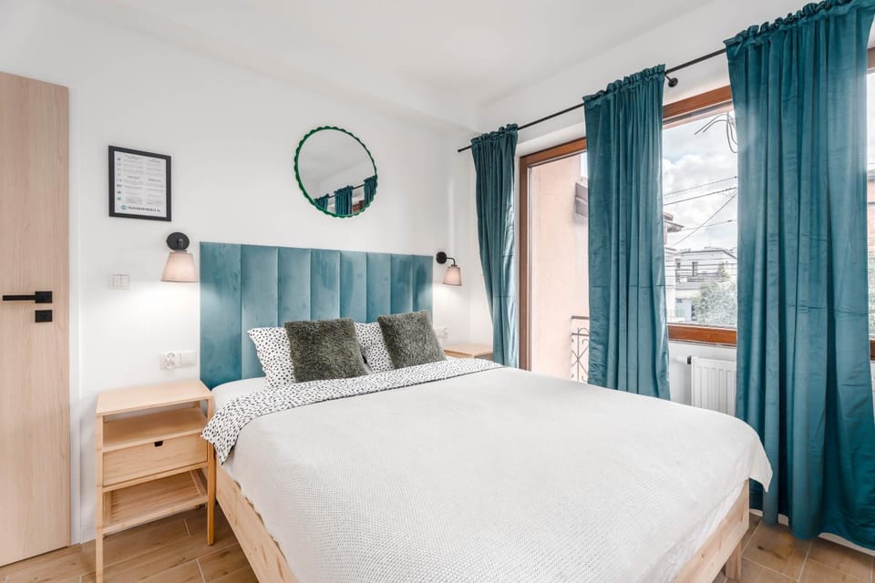 Bed, Living room