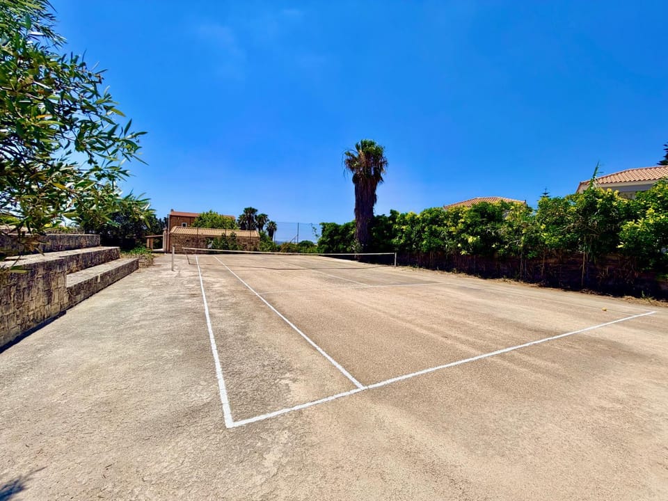 Tennis court
