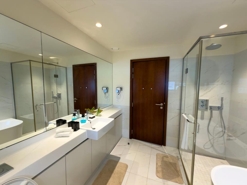 Luxury 2 bed with partial sea view in Colombo Apartment in Colombo