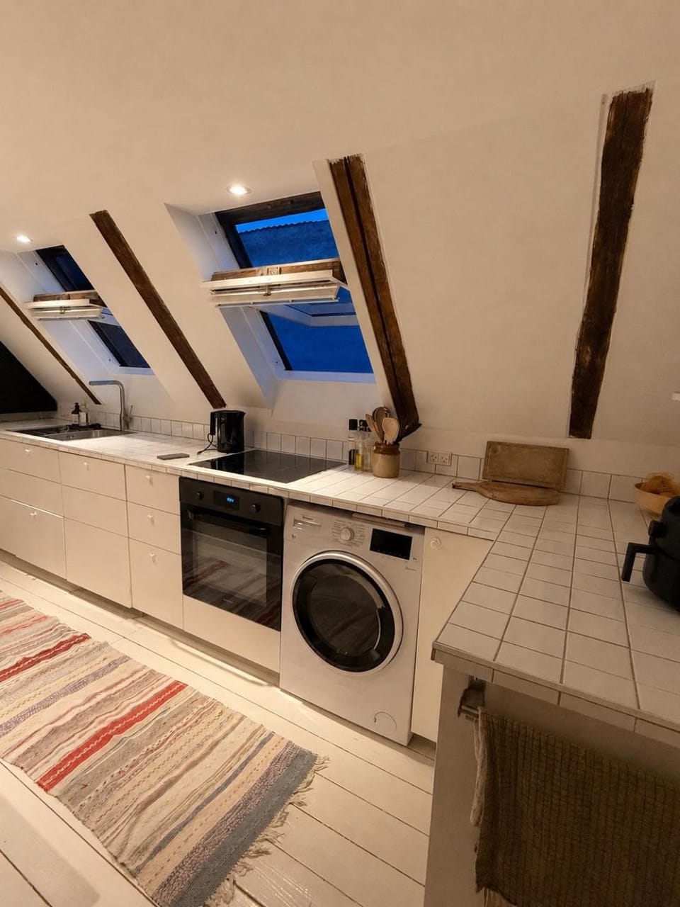 Kitchen or kitchenette, washing machine, dryer