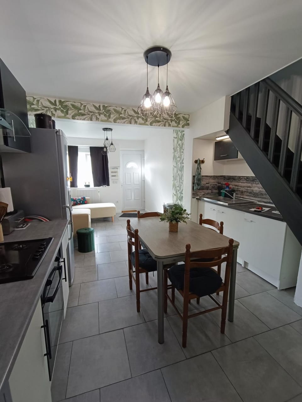 Dining area, oven, stove