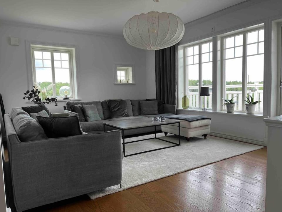 Exclusive villa with pool, seaview and big garden Villa in Stockholm County