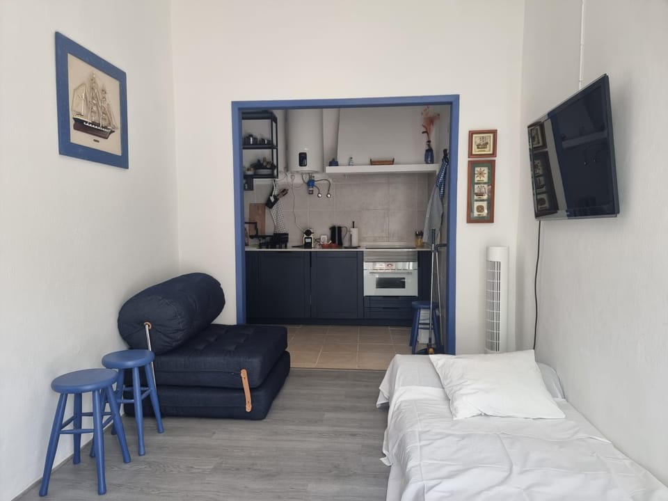 Bed, Living room