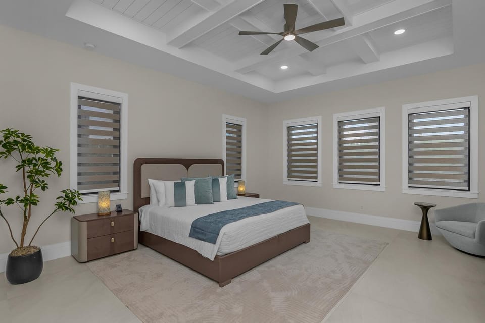 Morningside Luxury Escape with Heated pool & Office place Villa in Naples