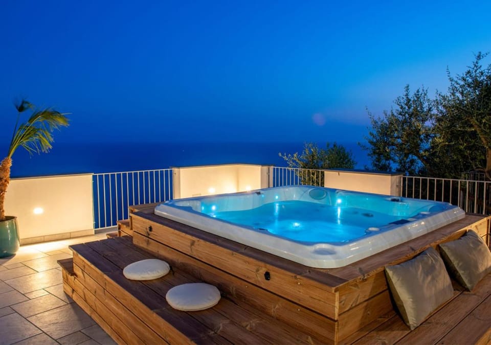 Hot Tub, Swimming pool