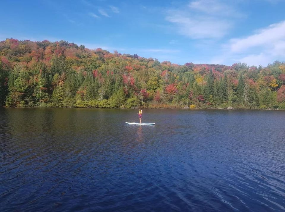 Private Lake Chalet with Sauna, Trails & Game Room House in Sainte-Agathe-des-Monts