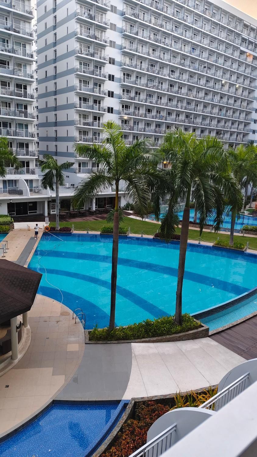 Property building, Day, Swimming pool