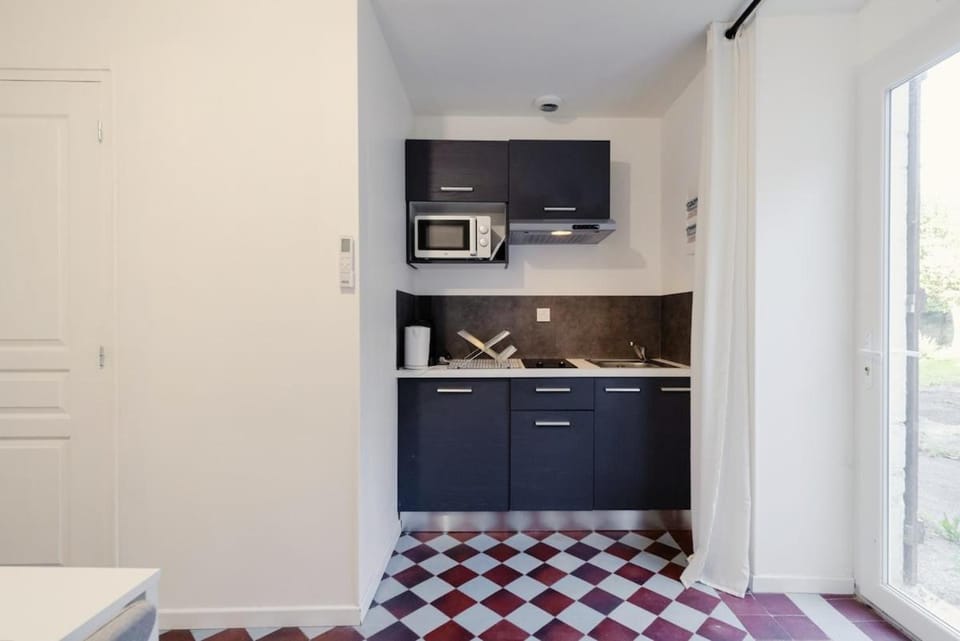 Studio for 2 people - Air-conditioned - Train station and city center Apartment in Auvergne-Rhône-Alpes
