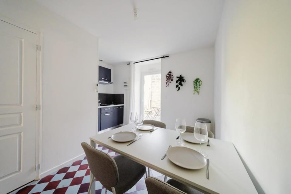 Studio for 2 people - Air-conditioned - Train station and city center Apartment in Auvergne-Rhône-Alpes