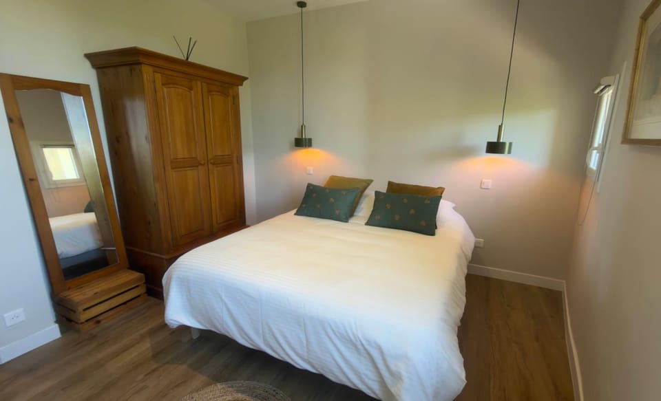 Bed, Photo of the whole room, Bedroom, wardrobe