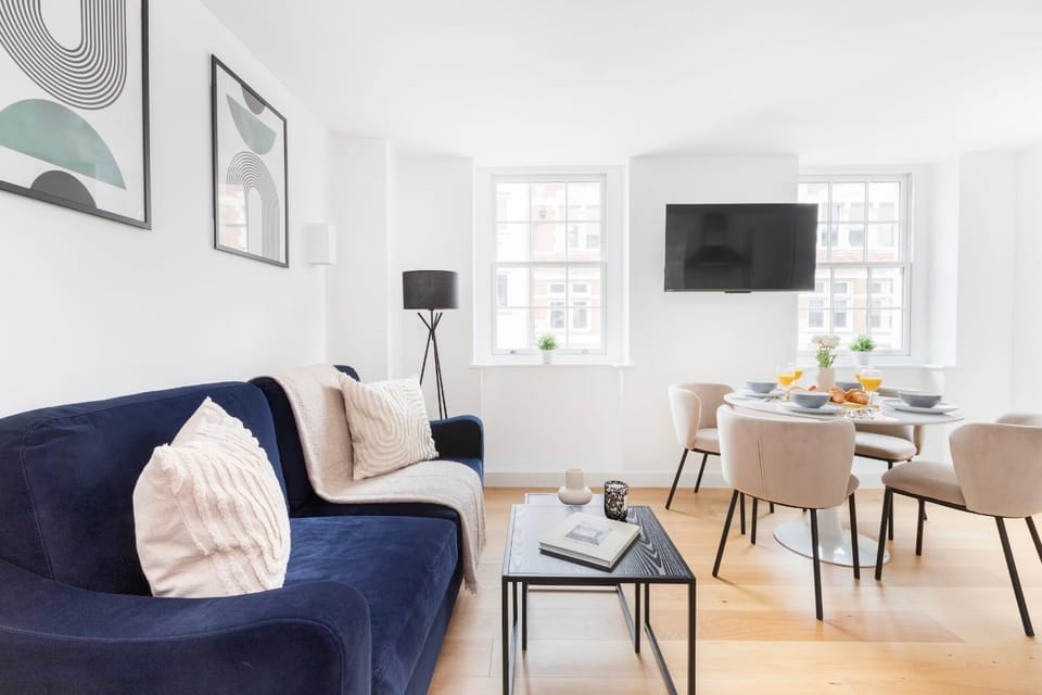 Property building, TV and multimedia, Living room, Seating area, Dining area