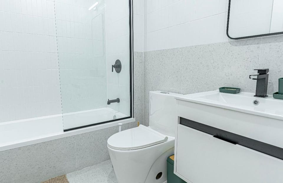 Shower, Toilet, Bathroom, Bath