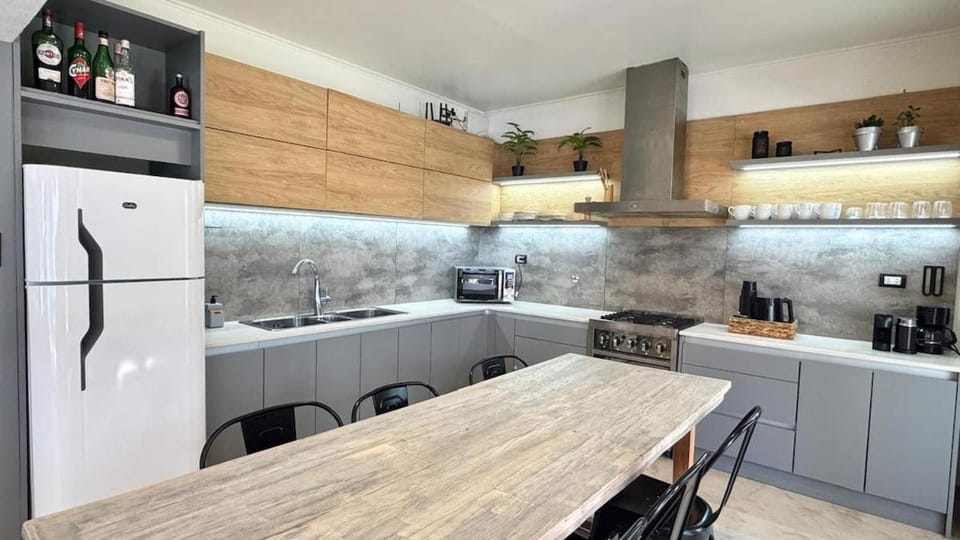 Espectacular casa con pileta, parrilla y fogonero House in Necochea