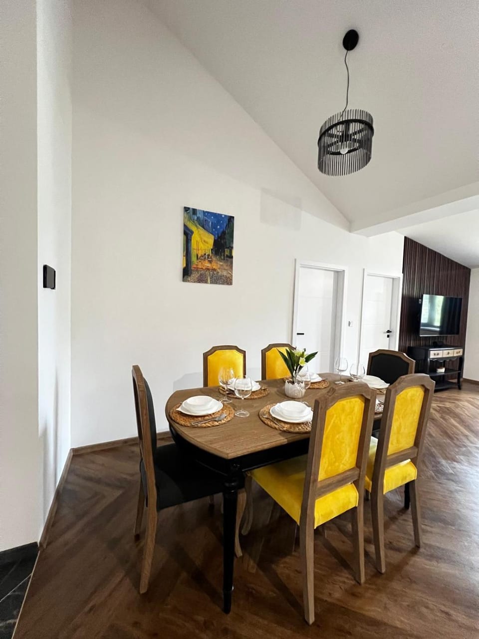 Luxusní apartmán 3kk, výhled na náměstí, 10 min k pláži Apartment in Horní Planá