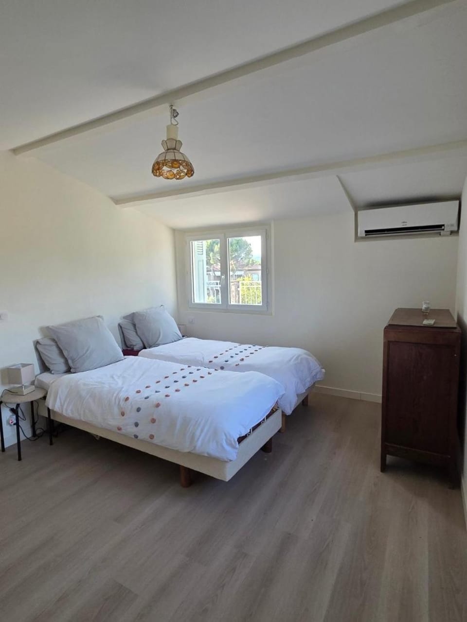 Bed, Photo of the whole room, Bedroom, air conditioner