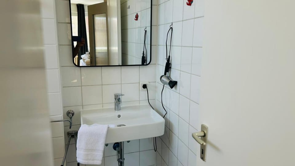 Bathroom, towels