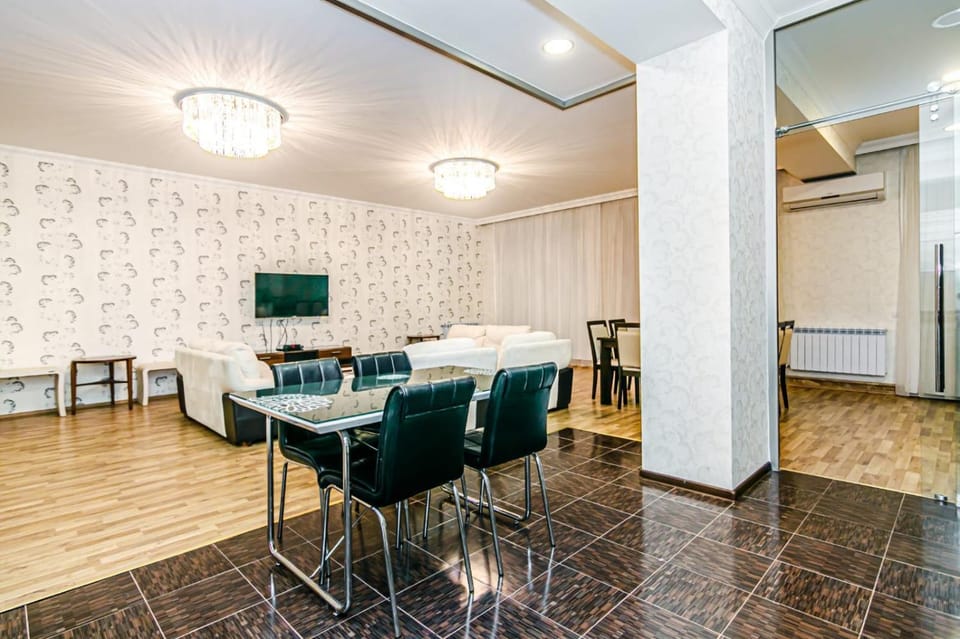 VIP Liana in Downtown Apartment in Baku
