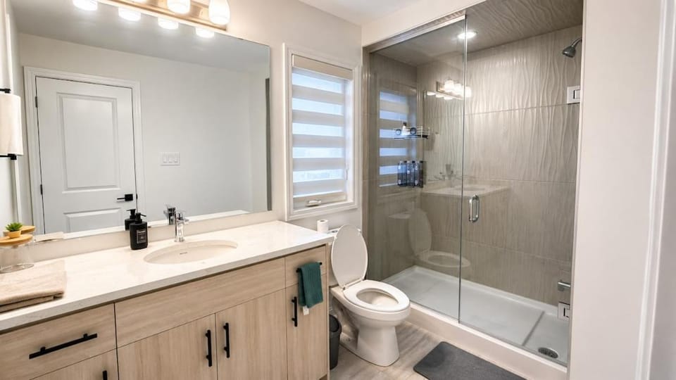 Modern Private Bedroom - Private Bathroom Vacation rental in Kitchener