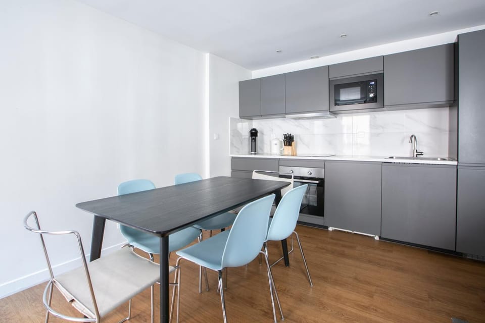 Air CONDITIONER 1 Bedroom Apartment in walking disrance to Eiffel Tower Apartment in Paris