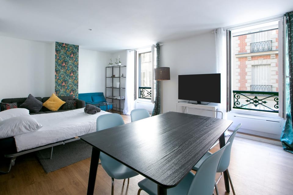 Air CONDITIONER 1 Bedroom Apartment in walking disrance to Eiffel Tower Apartment in Paris