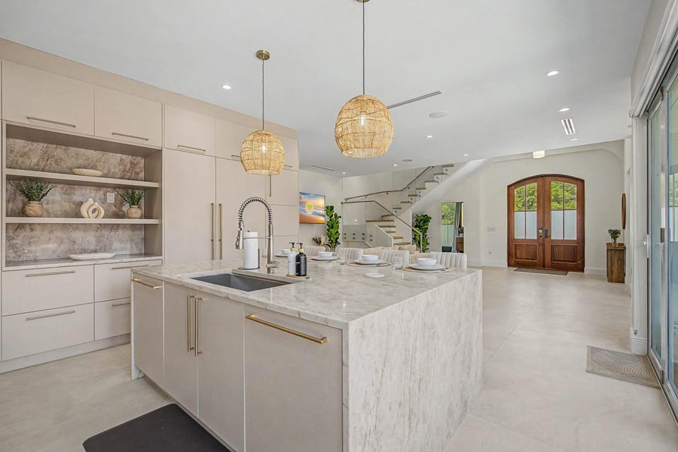 Kitchen or kitchenette, dishwasher
