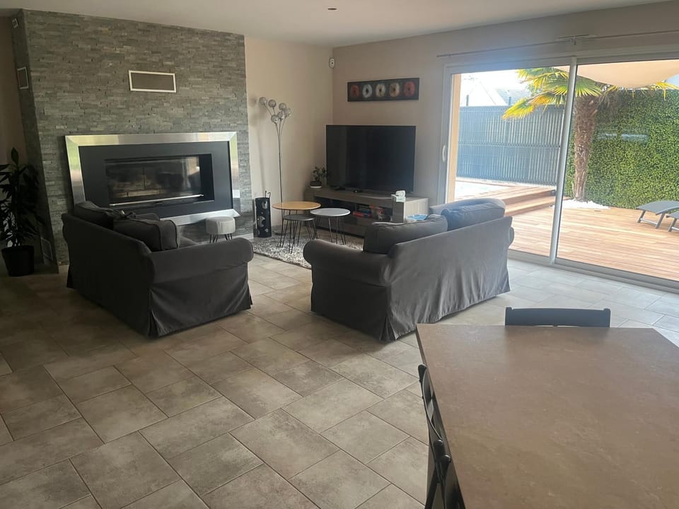 Maison parking, piscine proche du circuit 24h Mans Villa in Pays de la Loire