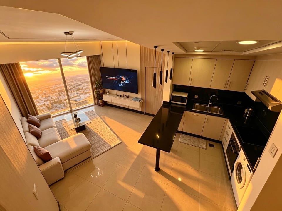 Property building, Day, TV and multimedia, View (from property/room), View (from property/room), Kitchen or kitchenette, Lounge or bar, City view, Family, furniture, furniture